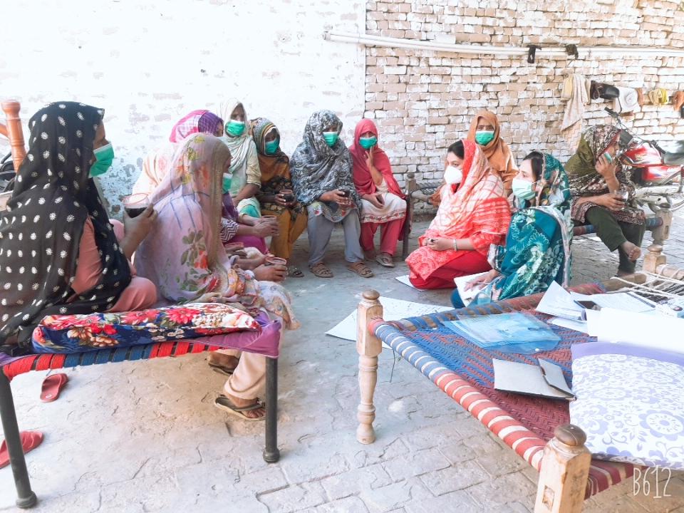 Engaging women in the community, Bahawalpur, Pakistan. Credit Irshad Ali for FAO.