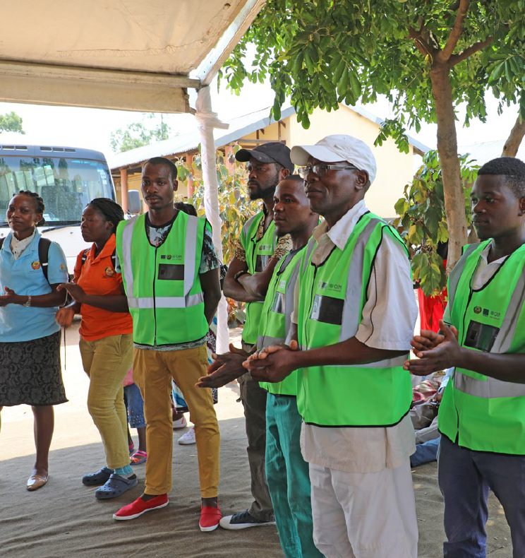 Community membres and returnees at rehabilitation health centre opening, Ndavela