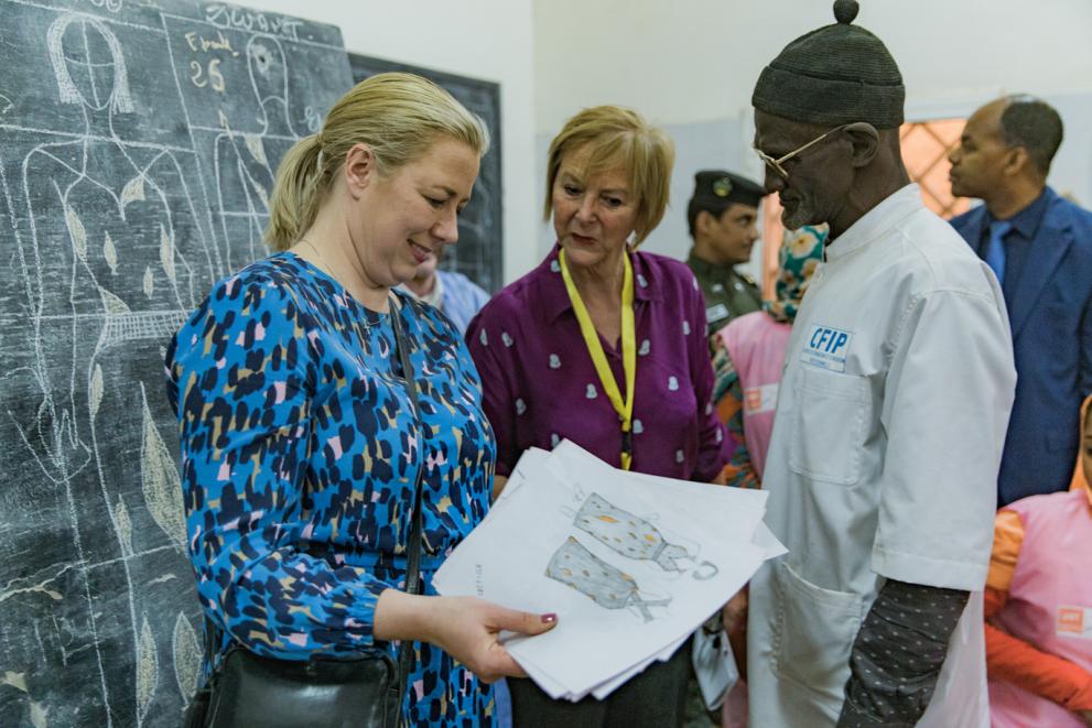 Jutta Urpilainen during a visit to the CFIP (Vocational Training and Integration Center) in Mauritania.