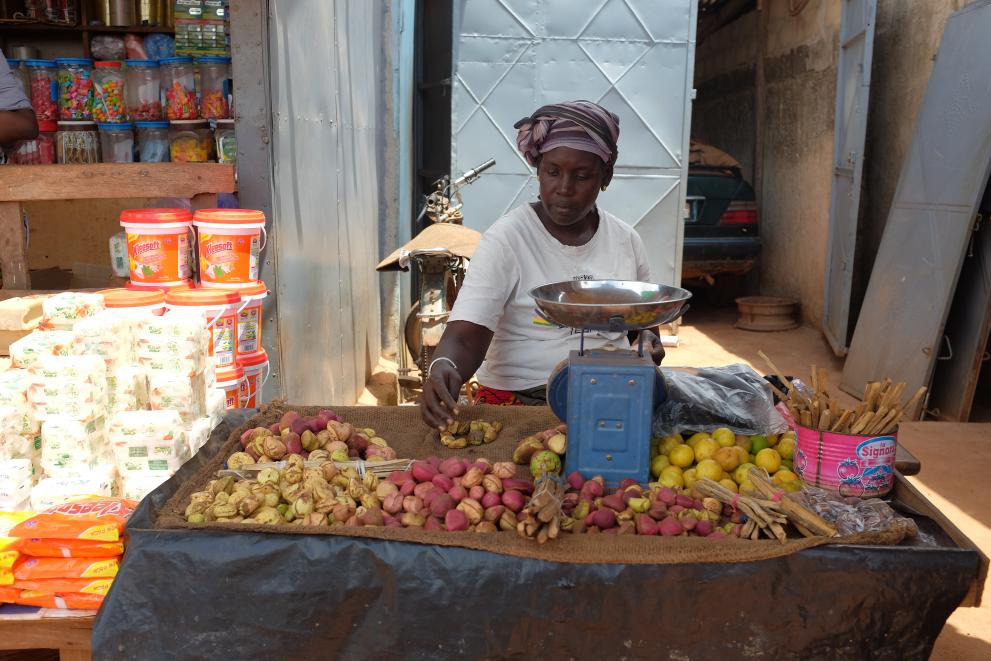 Selling cocoa at Soubré market, Côte d'Ivoire