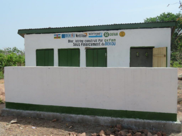 latrine-centre-sante-beboura-1-photo-monges-samba-oxfam.png