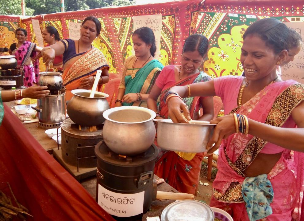 Cooking competition with cook stoves, India