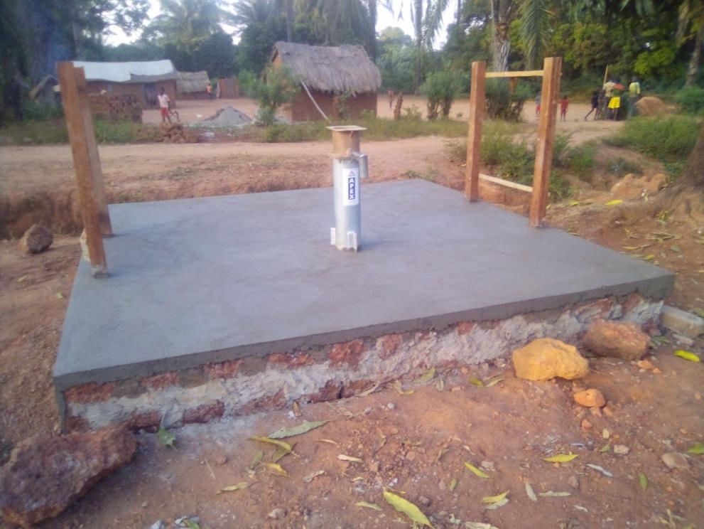 Coulage de la dalle pour réhabilitation du forage du quartier Yagba de Obo dans le Haut-Mbomou
