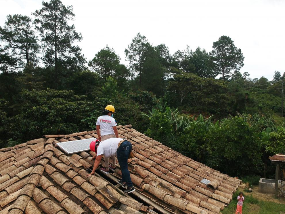Honduras sustainable energy project women on a roof