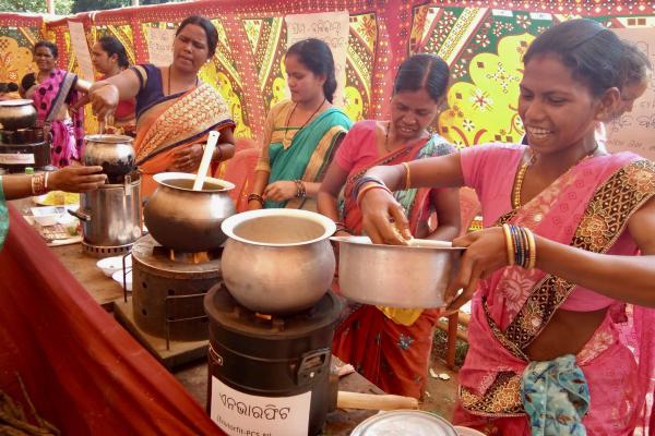 Cooking competition with cook stoves, India