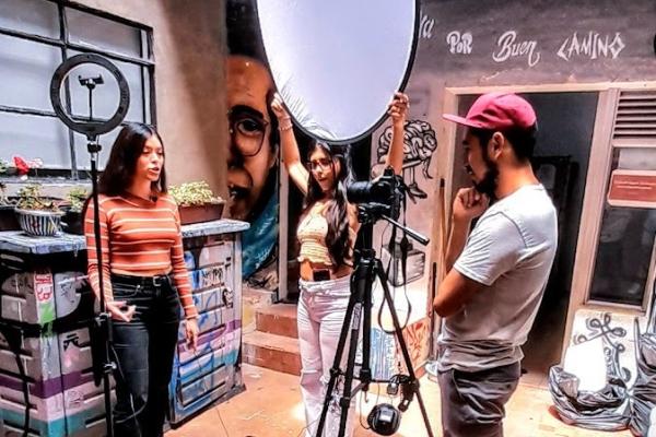 This project aims to address discriminatory narratives in the media toward displaced Venezuelans, helping them integrate better into Colombian society