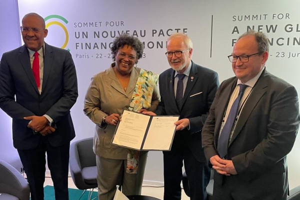 At the Summit for a New Global Financing Pact in Paris, Mia Amor Mottley, Prime Minister of Barbados, and Werner Hoyer, President of the European Investment Bank (EIB), signed a memorandum of understanding setting the framework for increased cooperation and investment.